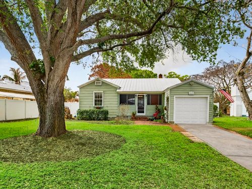 2419 19th Ave, Vero Beach, FL, 32960-3333 | Card Image