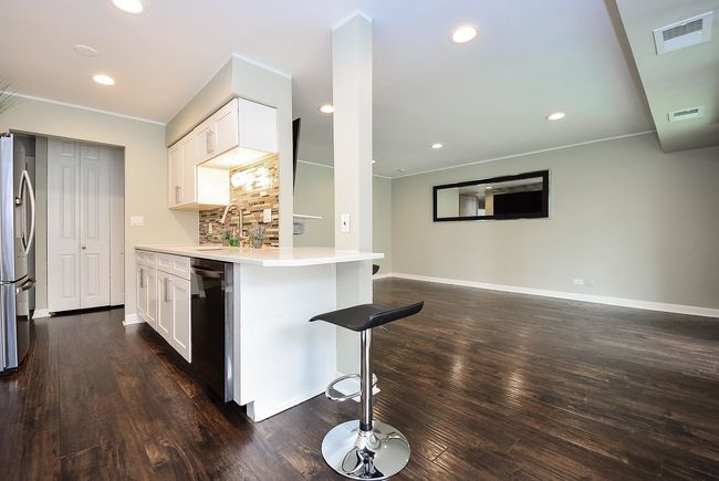 APT-127 - 1103 S Hunt Club Dr, Condo with 2 bedrooms, 2 bathrooms and 3 parking in Mount Prospect IL | Image 7