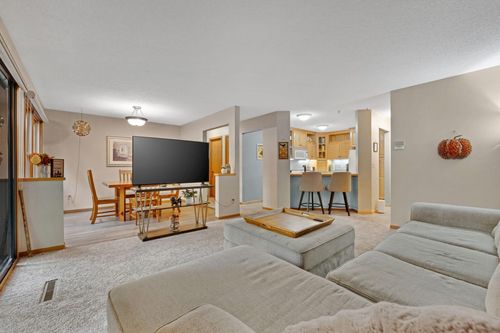 b-15805 26th Ave N, Plymouth, MN, 55447-5623 | Card Image