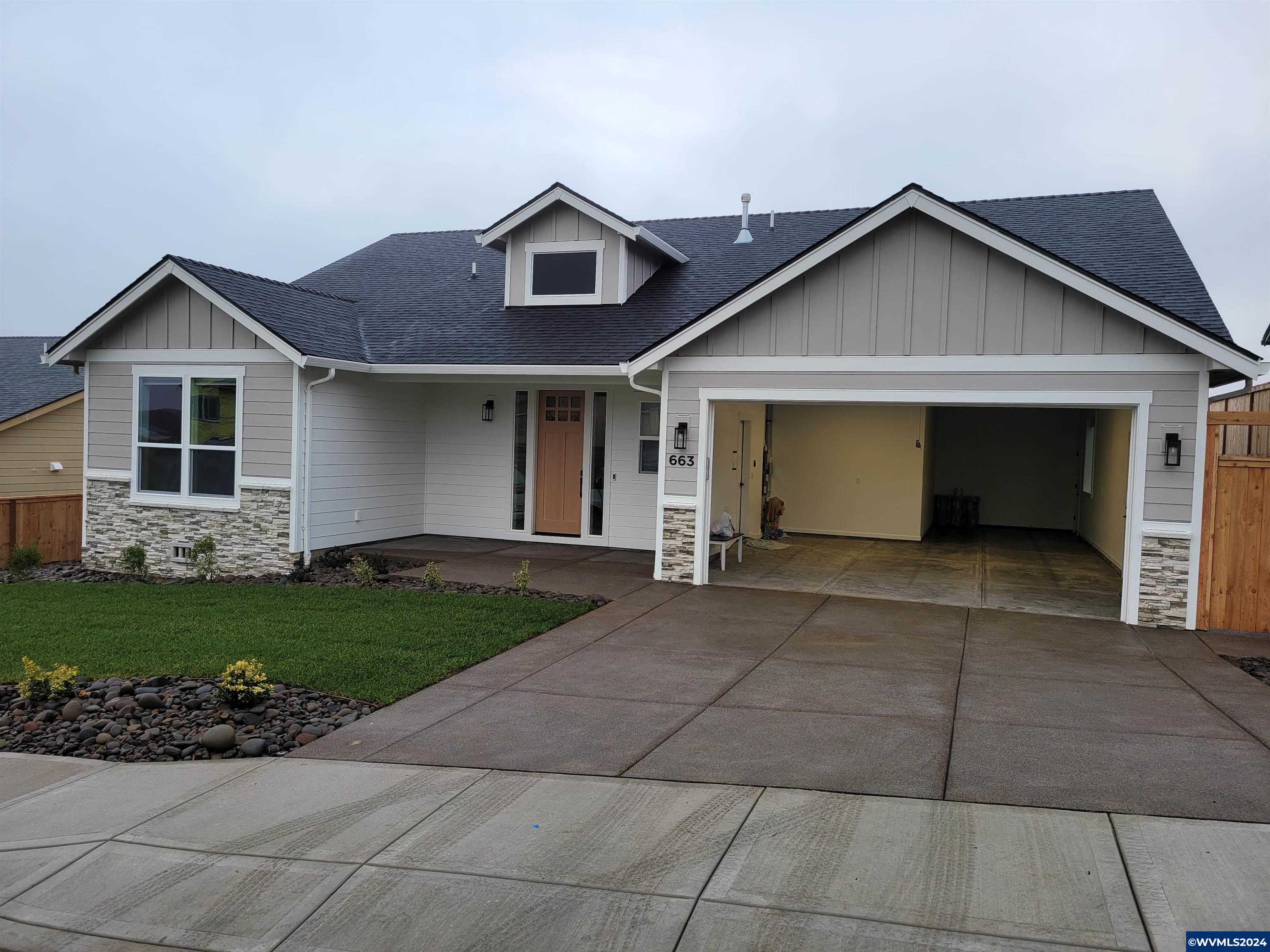 Crater Lake Dr, Dallas, OR 97338