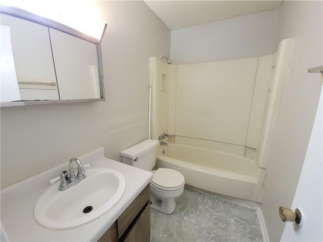 Bathroom | Image 15