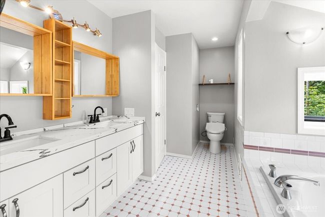 8523 25 Th Ave Ne, House other with 3 bedrooms, 3 bathrooms and 2 parking in Seattle WA | Image 15