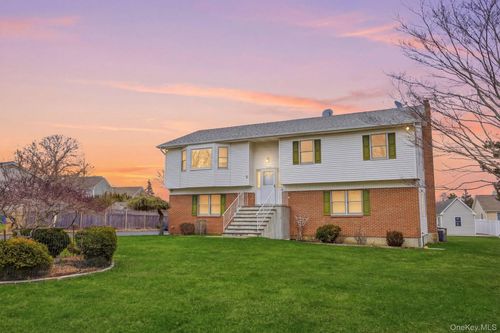 1450 Mccann Ln, Greenport, NY, 11944-1913 | Card Image