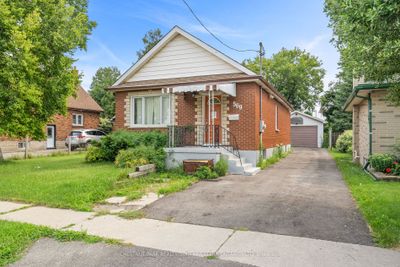 569 Howard St, House other with 3 bedrooms, 2 bathrooms and 5 parking in Oshawa ON | Image 2