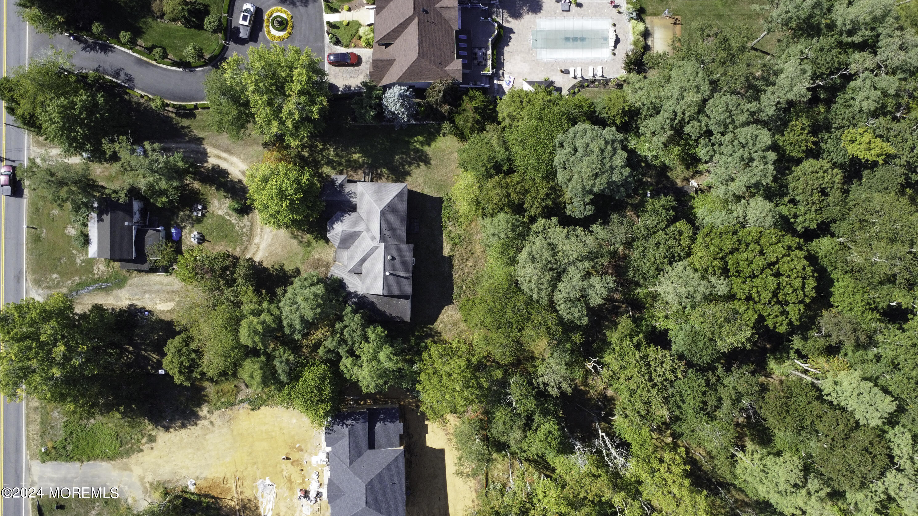 Sweetmans Ln, Manalapan, NJ 07726