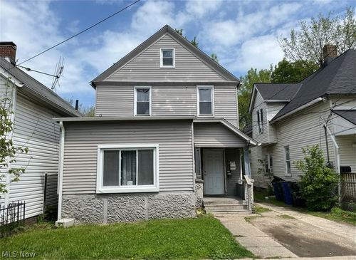 3332 Walton Ave, Cleveland, OH, 44113-4945 | Card Image