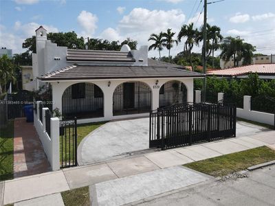 1721 Sw 24th Ter, House other with 5 bedrooms, 4 bathrooms and null parking in Miami FL | Image 3