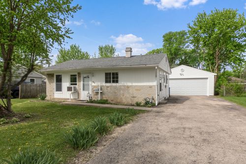 22 Wren Rd, Carpentersville, IL, 60110-2251 | Card Image