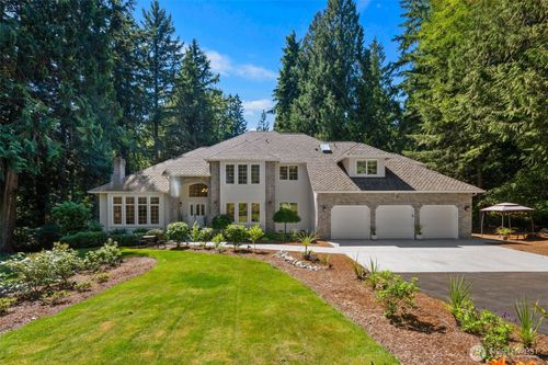 19619 223rd Ave Ne, Woodinville, WA, 98077-6753 | Card Image