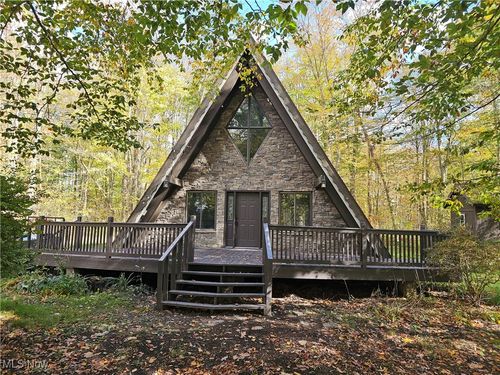 940 Long Shadow Ln, Roaming Shores, OH, 44085-9769 | Card Image