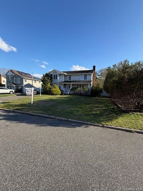 90 Fawn Dr, East Islip, NY, 11730-3710 | Card Image
