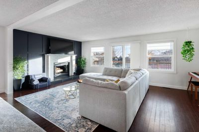 43 Berkshire Rd Nw, House other with 3 bedrooms, 3 bathrooms and 2 parking in Calgary AB | Image 2