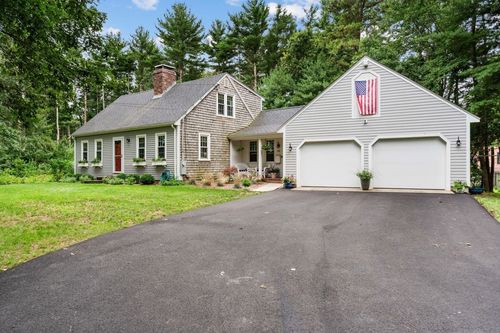 635 West St, Duxbury, MA, 02332-3647 | Card Image