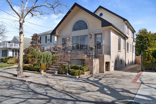 418 Beach 145th St, Rockaway Park, NY, 11694-1150 | Card Image