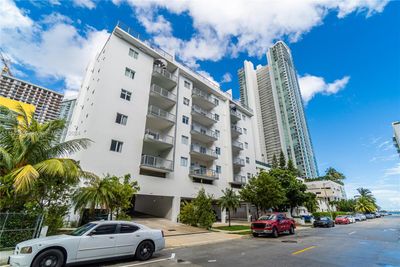 403 - 481 Ne 29th St, Condo with 2 bedrooms, 2 bathrooms and null parking in Miami FL | Image 1