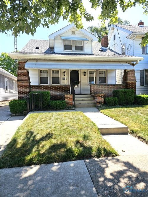 909 Woodsdale Ave, Toledo, OH, 43609-3053 | Card Image