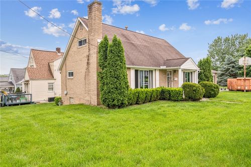 805 Willow St, Irwin, PA, 15642-3862 | Card Image