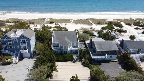 627 Dune Rd, Southampton, NY, 11968-4715 | Card Image