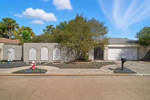 8359 Shadow Wind Dr, Houston, TX, 77040-1409 | Card Image