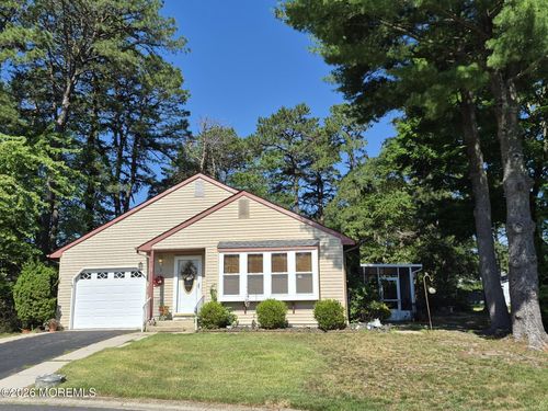 62-2 Holyoke Ct, Whiting, NJ, 08759-3136 | Card Image