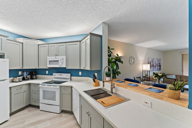APT-204 - 500 Uno Lago Dr, Condo with 2 bedrooms, 2 bathrooms and null parking in Juno Beach FL | Image 13