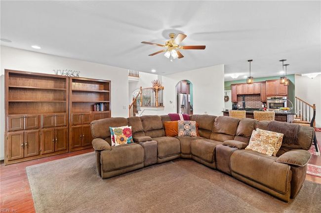 2234 Creekway Dr, House other with 5 bedrooms, 5 bathrooms and null parking in Smithfield VA | Image 9