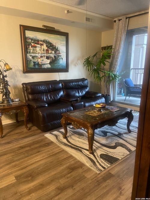 213-1 Towers Park Ln, San Antonio, TX, 78209-6413 | Card Image