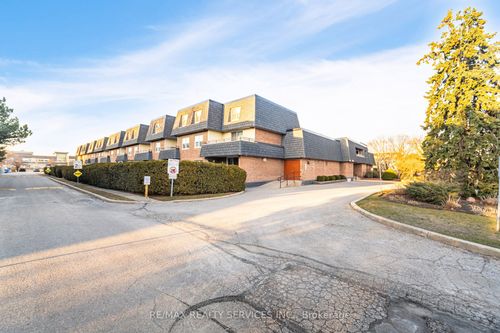 105-580 Mary St E, Whitby, ON, L1N2R3 | Card Image