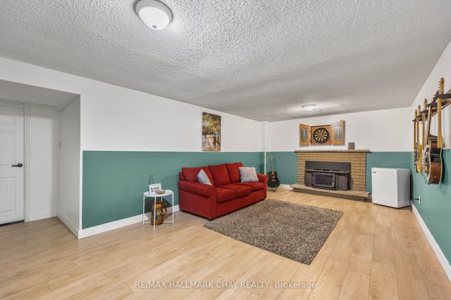46 Farmingdale Cres, House other with 4 bedrooms, 2 bathrooms and 4 parking in Barrie ON | Image 17