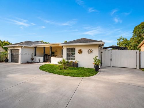 19631 Nw 57th Pl, Hialeah, FL, 33015-4924 | Card Image