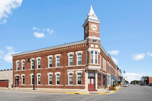 118 W 1st St, Sumner, IA, 50674-1141 | Card Image