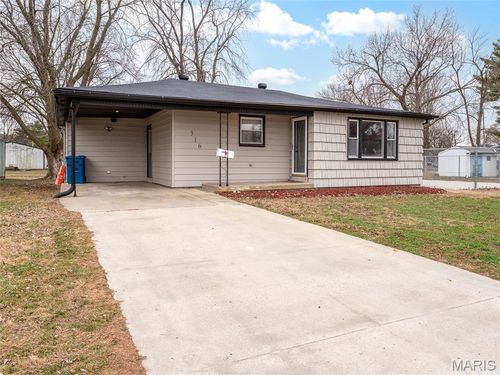 316 Madison St, Highland, IL, 62249-1321 | Card Image