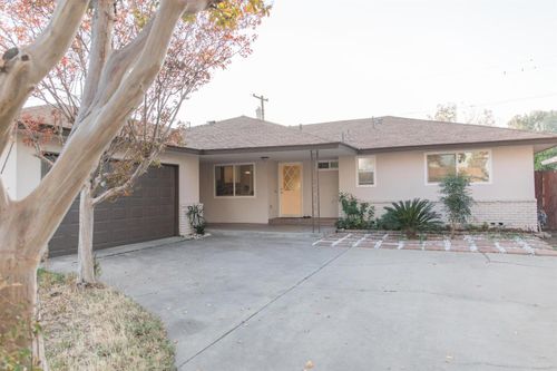 3853 N Millbrook Ave, Fresno, CA, 93726-7416 | Card Image