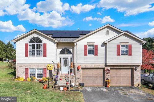 201 Overview Cir W, Red Lion, PA, 17356-8907 | Card Image