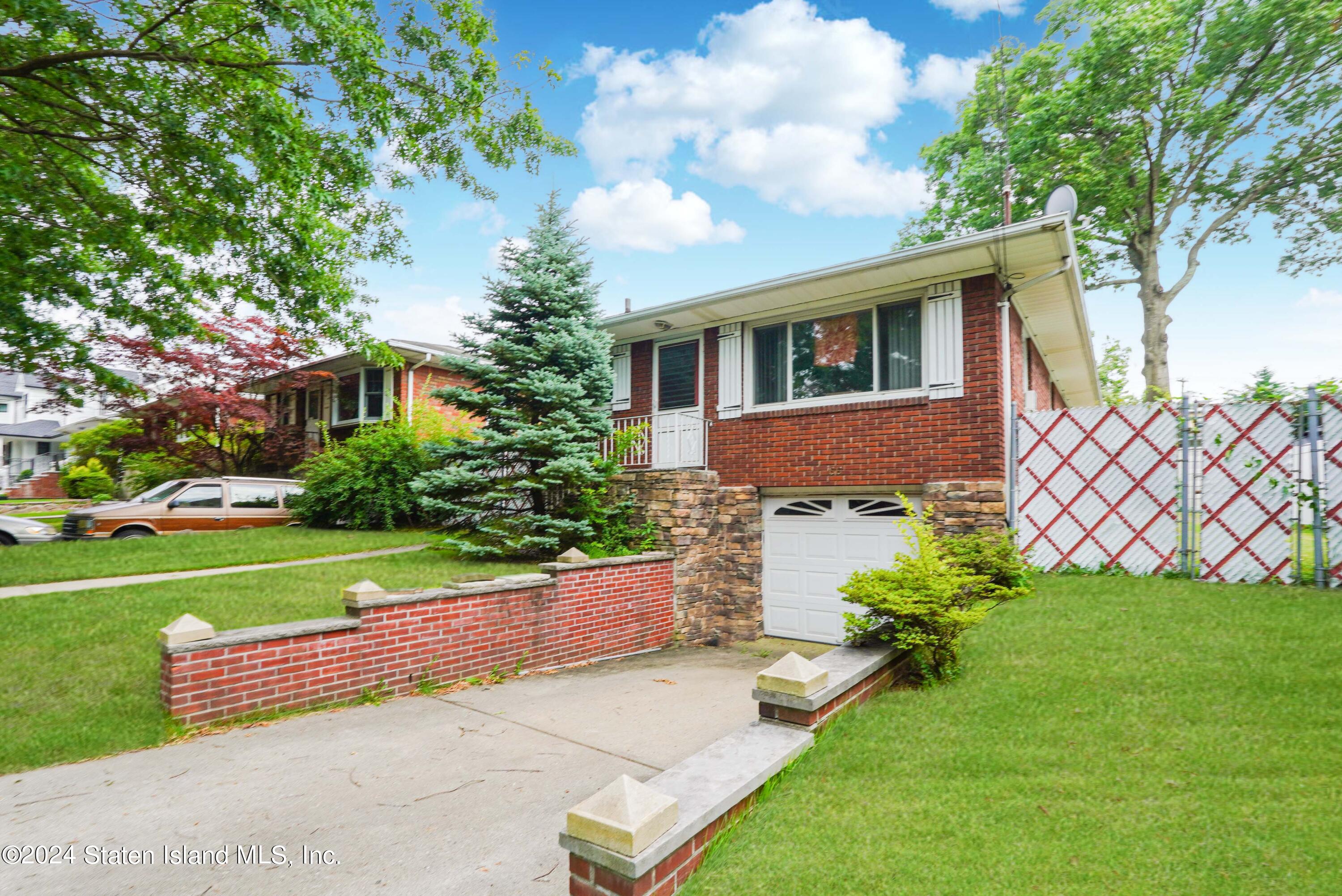 Ardsley St, Staten Island, NY 10306