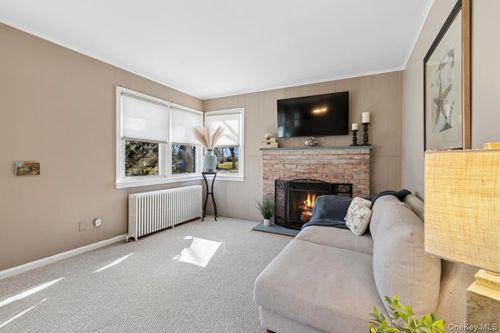 51 Lockitt Dr, Riverhead, NY, 11901-5935 | Card Image