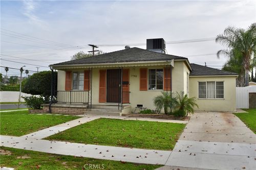 17900 Martha Street, Encino, CA, 91316 | Card Image