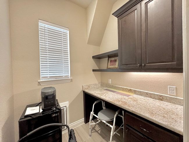Folding Room attached to Laundry Room | Image 35