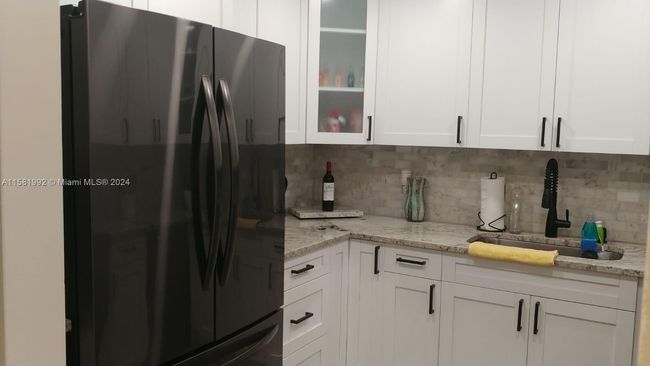 APT-1N - 500 Executive Center Dr, Condo with 2 bedrooms, 2 bathrooms and null parking in West Palm Beach FL | Image 4
