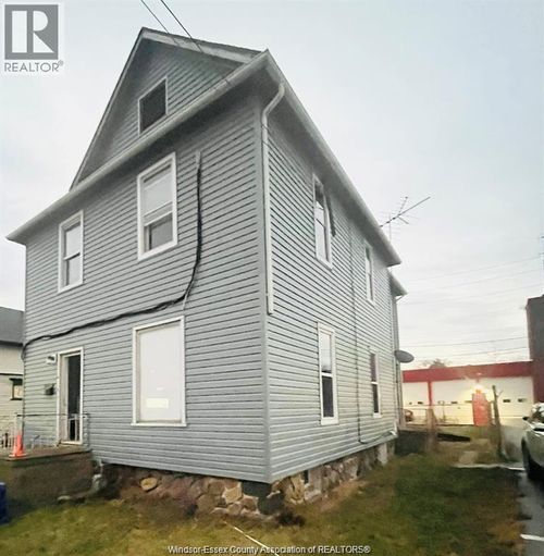 4 Hazelton St, Leamington, ON, N8H1B6 | Card Image