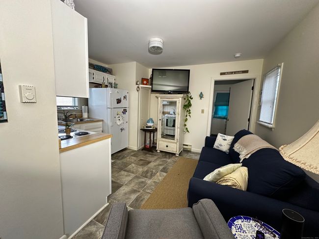7 &amp; 7R N Washington Avenue, Home with 2 bedrooms, 2 bathrooms and 4 parking in East Lyme CT | Image 10