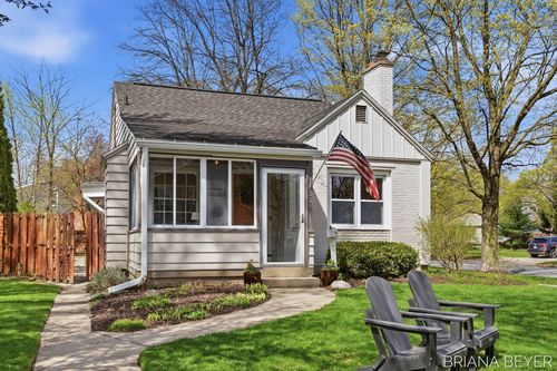 1757 Warwick Rd Se, East Grand Rapids, MI, 49506-4562 | Card Image