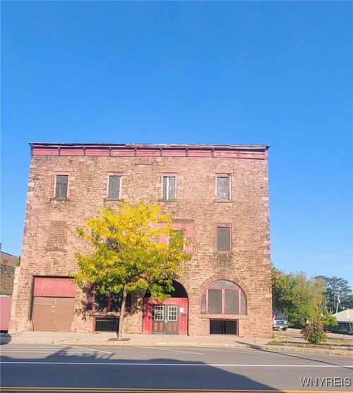 613 Main St, Medina, NY, 14103-1525 | Card Image