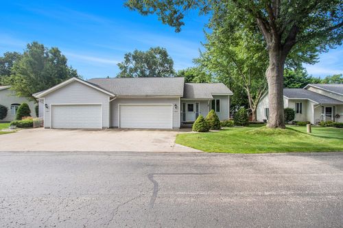 1067 Aspen Dr, Norton Shores, MI, 49441-5668 | Card Image