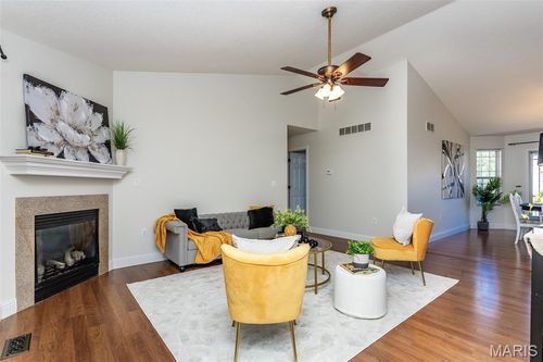 427 E Donnewald St, Worden, IL, 62097-1111 | Card Image