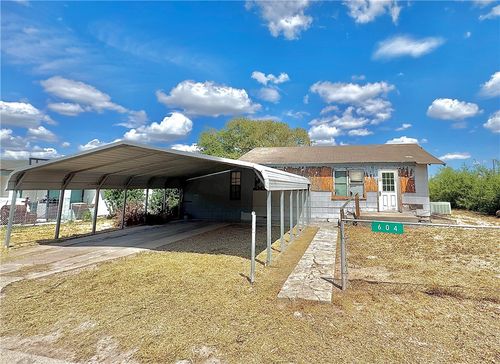 604 Magnolia St, Freer, TX, 78357-1404 | Card Image