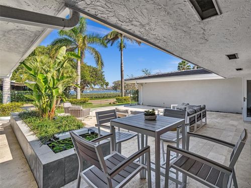840 S Southlake Dr, Hollywood, FL, 33019-1943 | Card Image