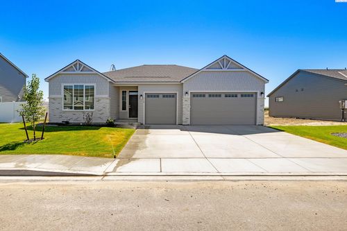 310 Amberly Ave, Grandview, WA, 98930-9447 | Card Image