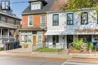 58 Mansfield Ave, Townhouse with 3 bedrooms, 2 bathrooms and 1 parking in Toronto ON | Image 2