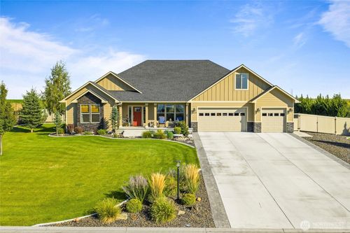 8125 Dune Lake Rd Se, Moses Lake, WA, 98837-8258 | Card Image